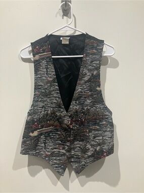 Vintage Tapestry-Style Outdoor Fishing Patterned Vest in Black and Olive